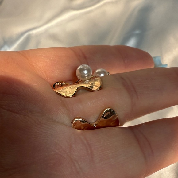 ZARA unique Pearl Cluster Ring - Picture 7 of 9